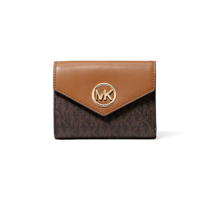 MICHAEL KORS 34S1GNME6B 252 BROWN/ACORN CARTERA TIPO SOBRE CARMEN MEDIANA DE PIEL CON TRES PLIEGUES Y LOGOTIPO